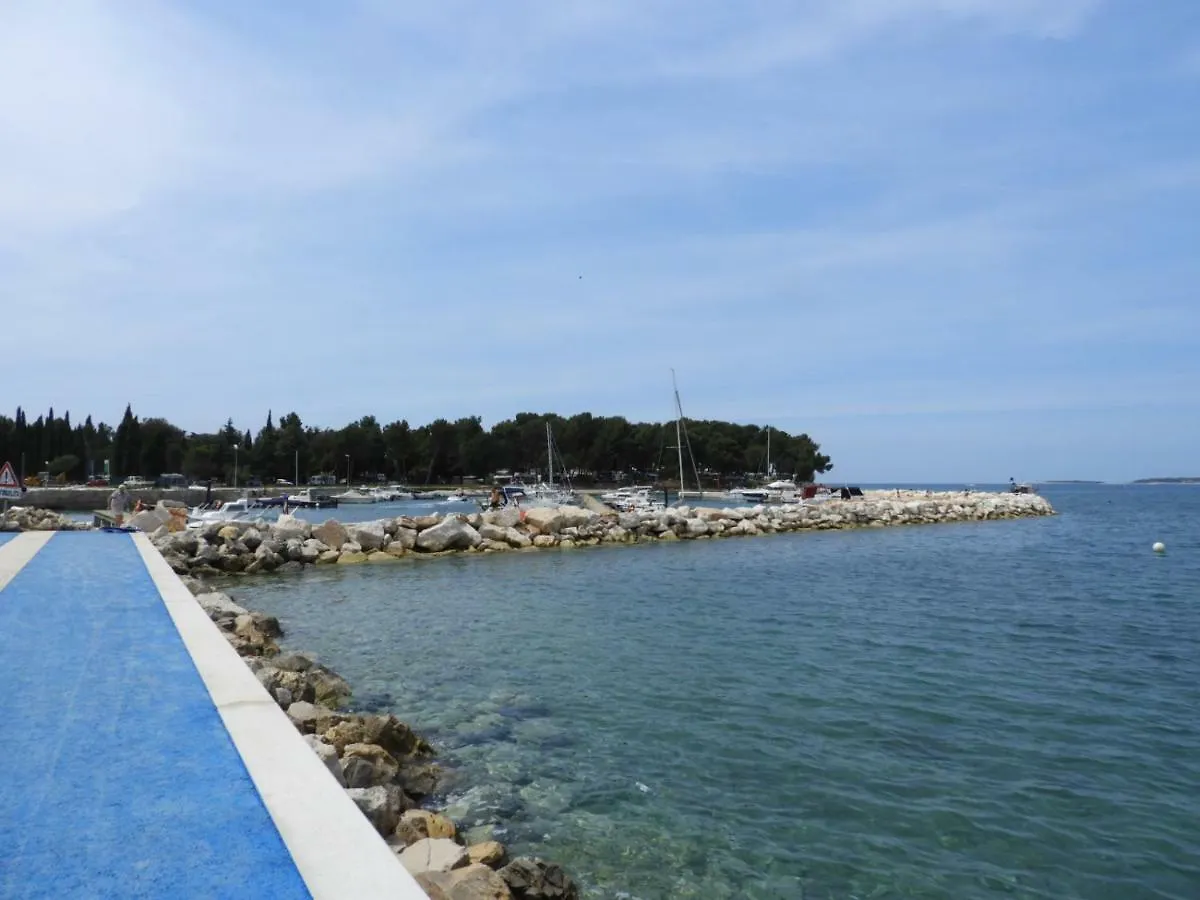 Apartment Thea Pula