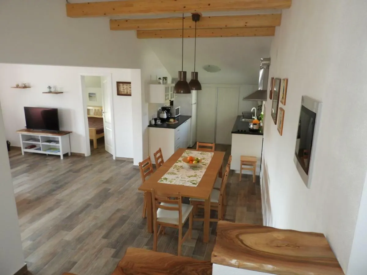 Apartment Thea Pula