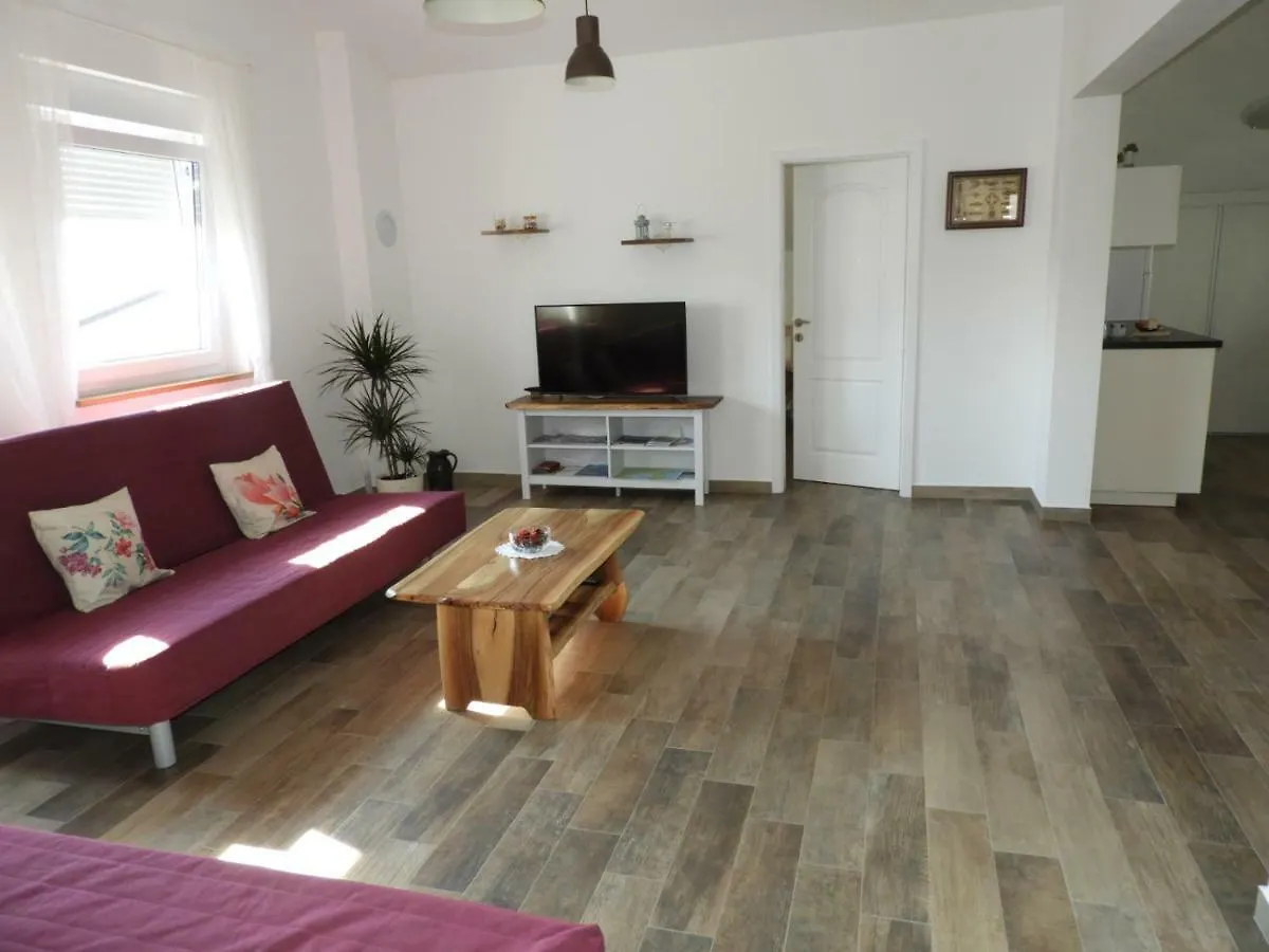 Apartment Thea Pula