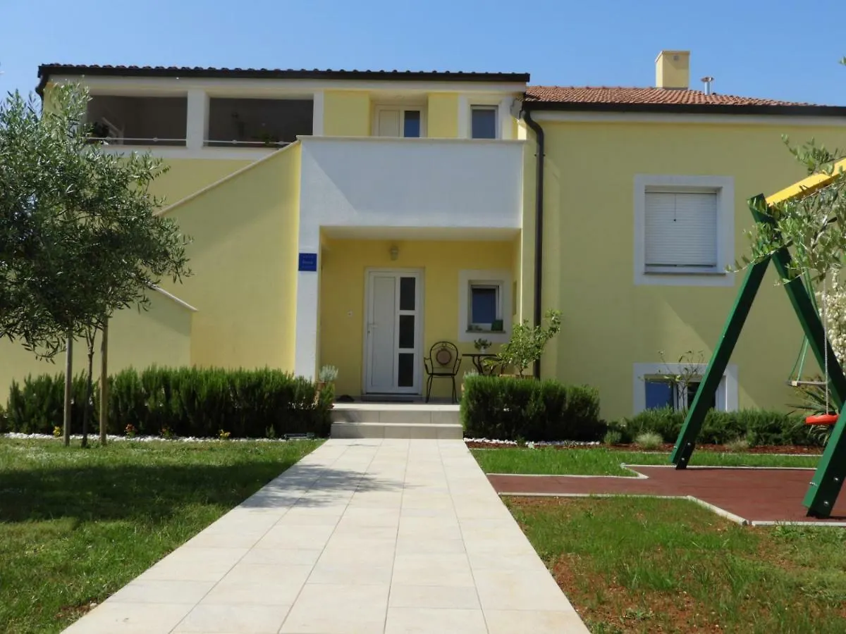 Apartment Thea Pula
