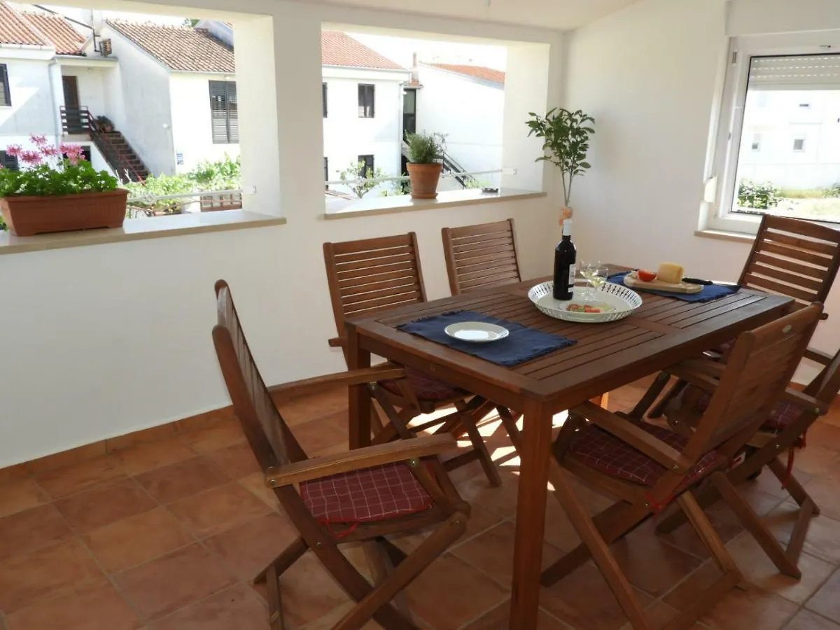 Apartment Thea Pula