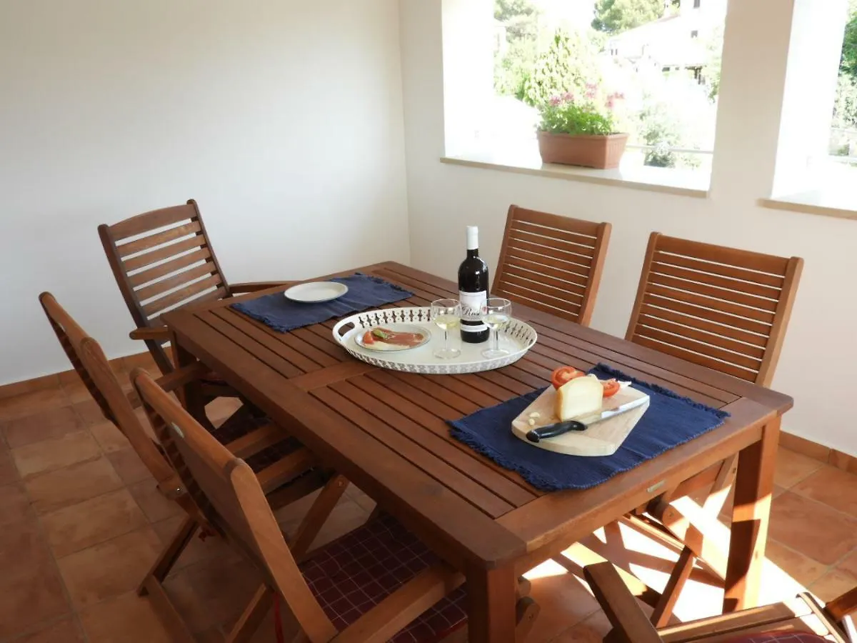 Apartment Thea Pula