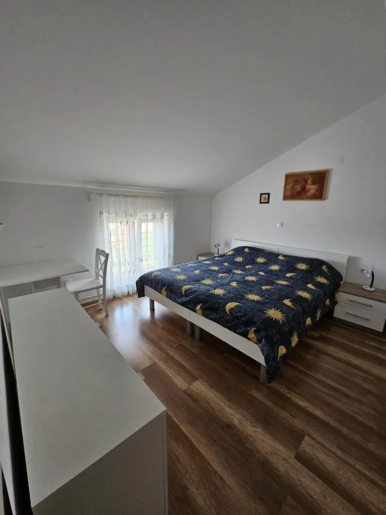 Apartment Thea  Pula