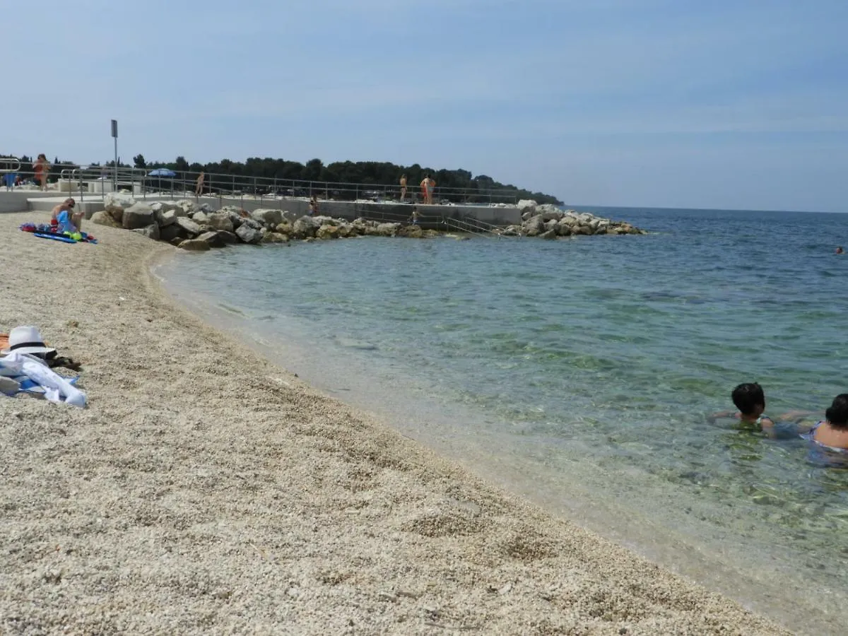 Apartment Thea 0*, Pula