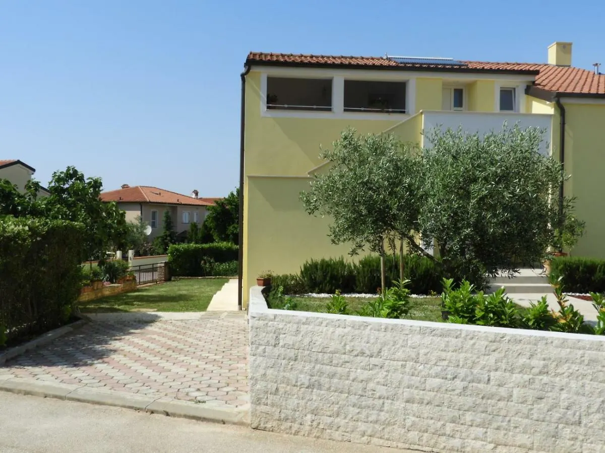 Apartment Thea Pula